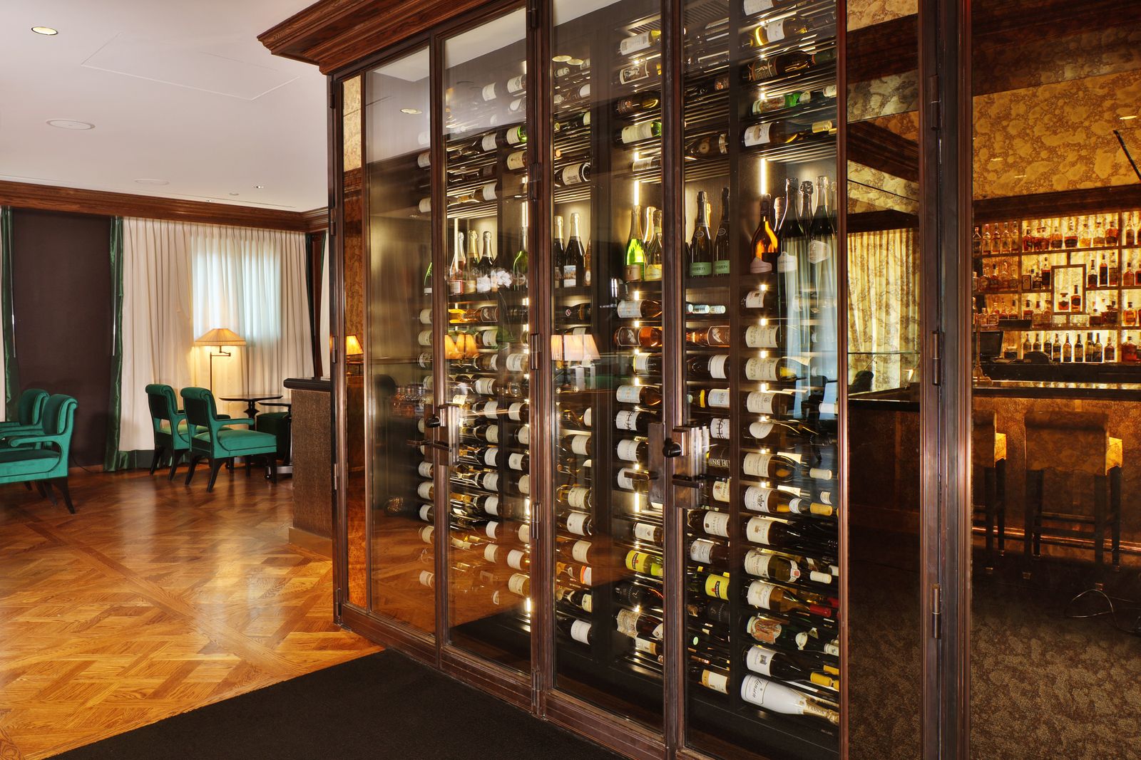Wine hotsell display restaurant